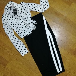 フォーエバートゥエンティーワン(FOREVER 21)のフォーエバー21スカートとトップスセット(ロングスカート)