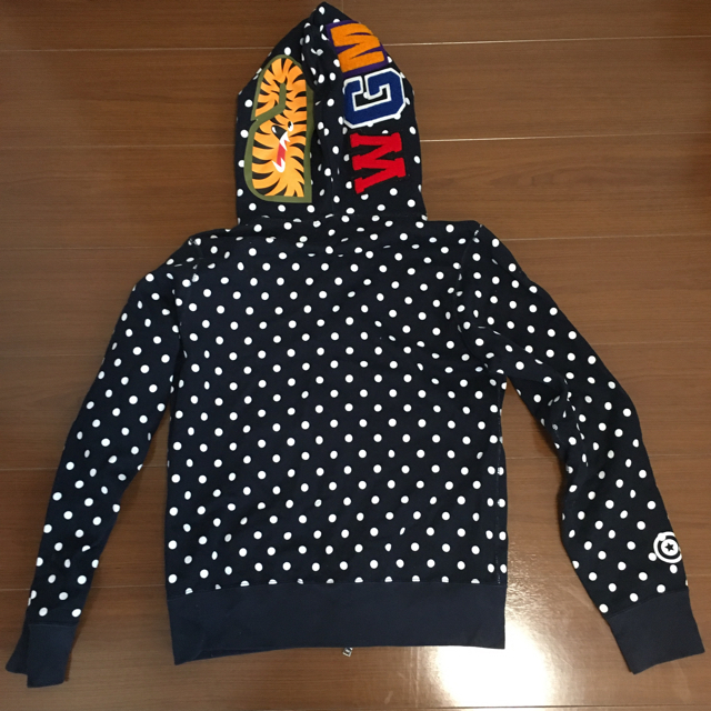 A BATHING APE(アベイシングエイプ)のかなさん専用A BATHING APE  シャークパーカー レディース ドット柄 メンズのトップス(パーカー)の商品写真