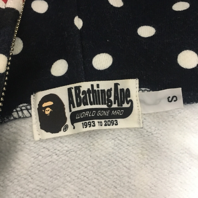 A BATHING APE(アベイシングエイプ)のかなさん専用A BATHING APE  シャークパーカー レディース ドット柄 メンズのトップス(パーカー)の商品写真