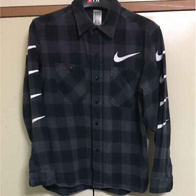 NIKE(ナイキ)のNIKE  ネルシャツ グレーチェック レディースのトップス(シャツ/ブラウス(長袖/七分))の商品写真