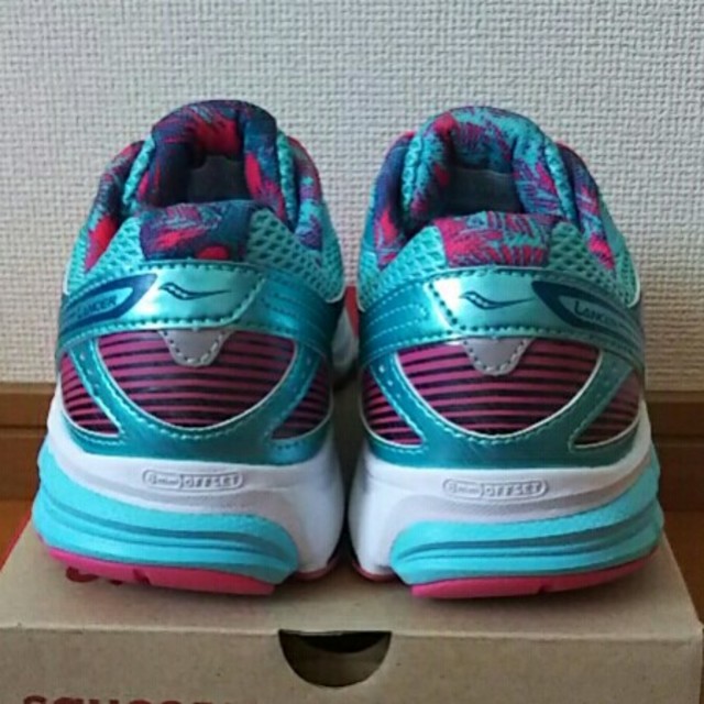 SAUCONY(サッカニー)の【新品】saucony サッカニー  ランニングシューズ 24.5cm スポーツ/アウトドアのランニング(シューズ)の商品写真