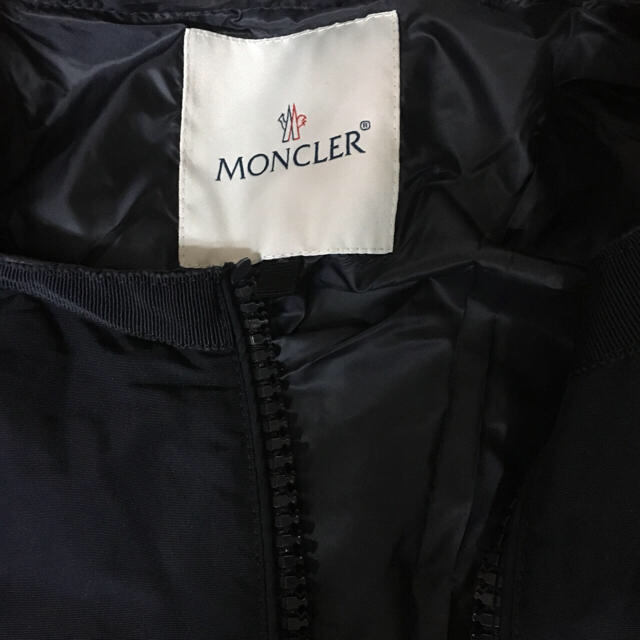 MONCLER(モンクレール)のモンクレールフリルジャケット レディースのジャケット/アウター(ナイロンジャケット)の商品写真