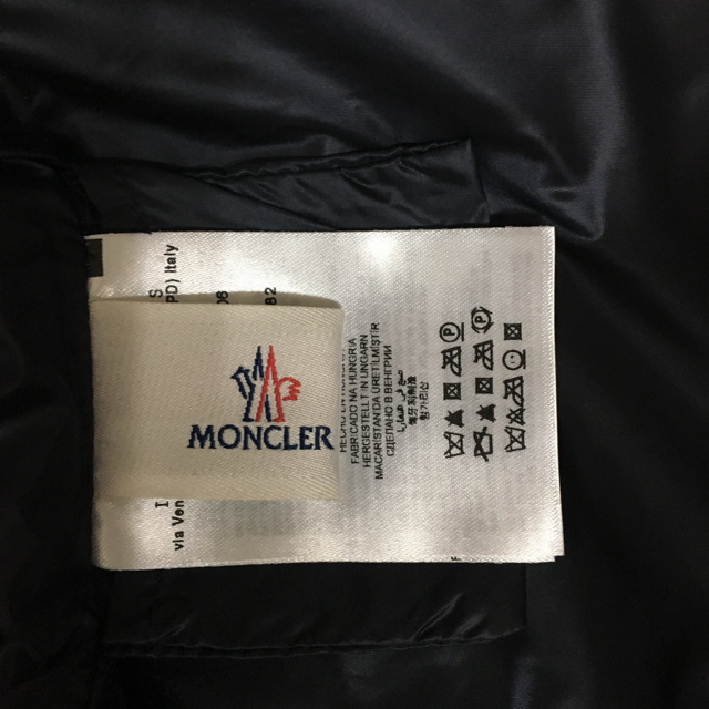 MONCLER(モンクレール)のモンクレールフリルジャケット レディースのジャケット/アウター(ナイロンジャケット)の商品写真