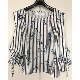 トッコ(tocco)のtocco closet 花柄 ストライプ ブラウス(シャツ/ブラウス(長袖/七分))