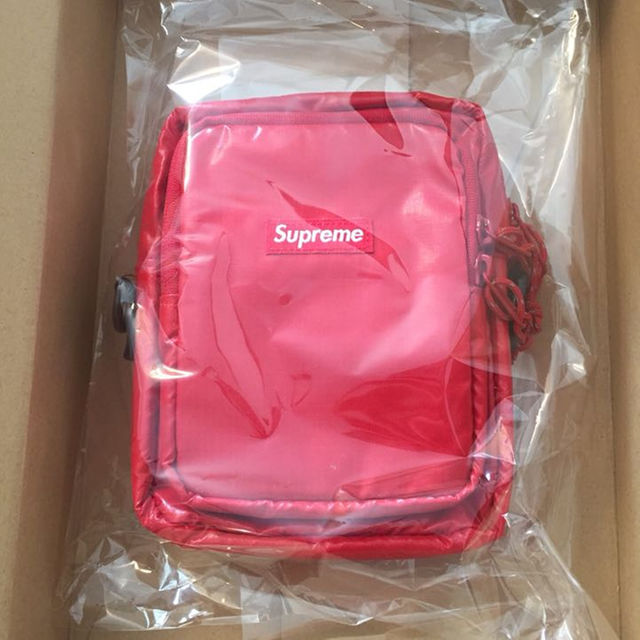 Supreme(シュプリーム)の【Yー0829様専用】17AW Supreme Shoulder Bag 赤 新 メンズのバッグ(ショルダーバッグ)の商品写真