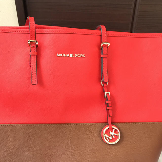 Michael Kors(マイケルコース)のKitty様専用:きれいなオレンジ色Michael Kors bag レディースのバッグ(トートバッグ)の商品写真