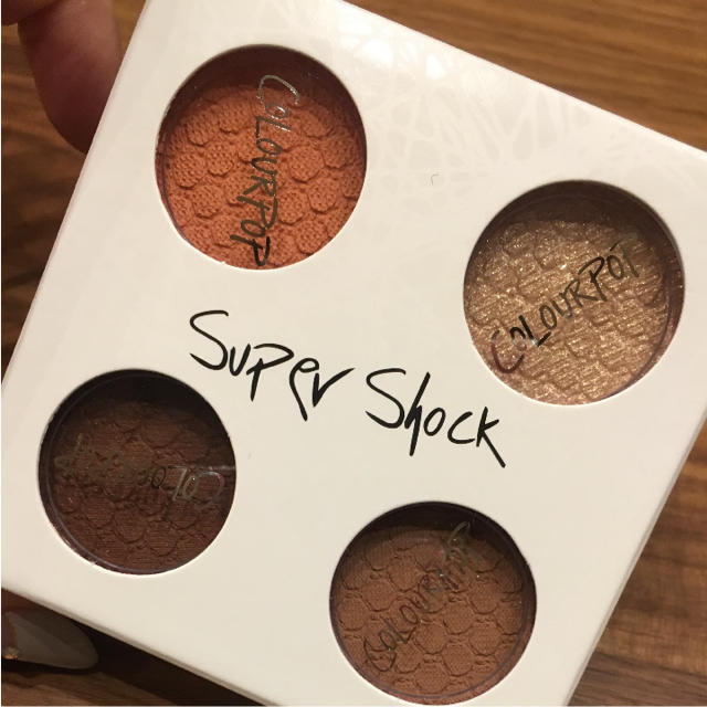 colourpop(カラーポップ)のカラーポップ colourpop スーパショックアイシャドウ マット 新品未使用 コスメ/美容のベースメイク/化粧品(アイシャドウ)の商品写真