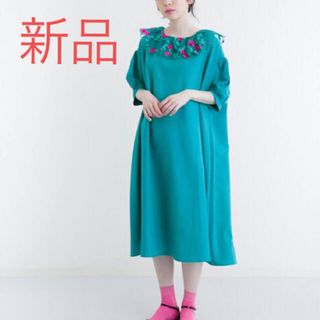 メルロー(merlot)のmerlot plus 襟刺繍ワンピース(ロングワンピース/マキシワンピース)