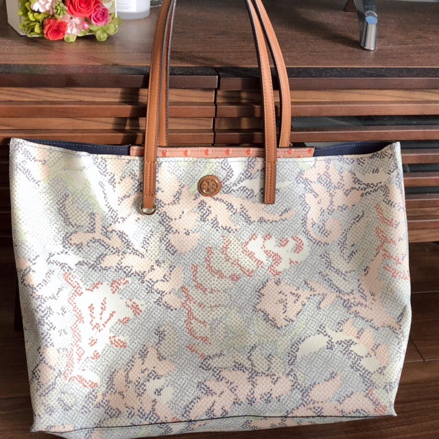 超美品 - Burch Tory なおりん トートバッグ&UGG トリーバーチ トートバッグ 超美品 - Burch Tory なおりん トートバッグ&UGG トリーバーチ トートバッグ