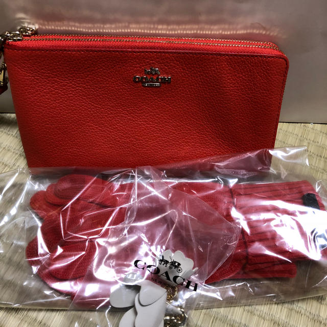 COACH(コーチ)のコーチお財布手袋 キーホルダーmajo様専用 レディースのファッション小物(財布)の商品写真