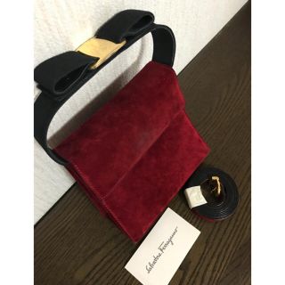 サルヴァトーレフェラガモ(Salvatore Ferragamo)のレア☆パリで購入【サルヴァトーレフェラガモ】ヴァラ☆リボン・ショルダーバッグ(ハンドバッグ)