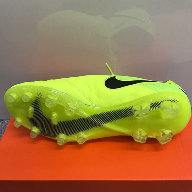 NIKE(ナイキ)のティエンポレジェンドFG 26cm 日本未発売！ スポーツ/アウトドアのサッカー/フットサル(その他)の商品写真