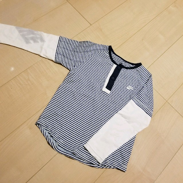 NIKE(ナイキ)のNIKE ロンＴ キッズ/ベビー/マタニティのキッズ服男の子用(90cm~)(Tシャツ/カットソー)の商品写真