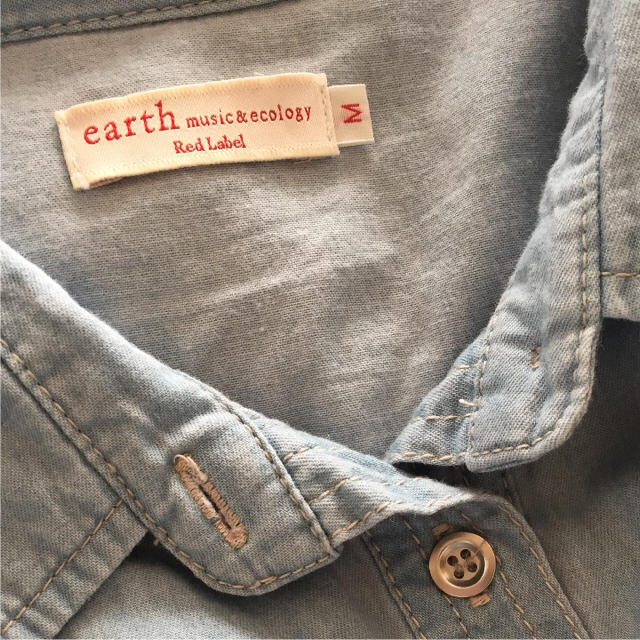 earth music & ecology(アースミュージックアンドエコロジー)のデニムシャツ earth music&ecology レディースのトップス(シャツ/ブラウス(長袖/七分))の商品写真