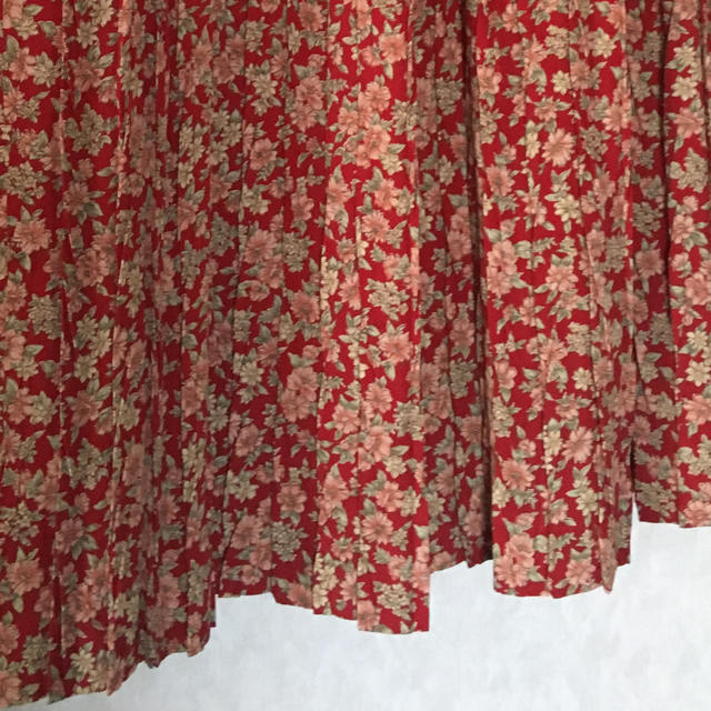 flower(フラワー)のお花柄の赤スカート レディースのスカート(ロングスカート)の商品写真
