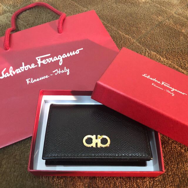 Salvatore Ferragamo(サルヴァトーレフェラガモ)の値下げ交渉OK☆【美品】フェラガモ 名刺入れ カードホルダー レディースのファッション小物(名刺入れ/定期入れ)の商品写真