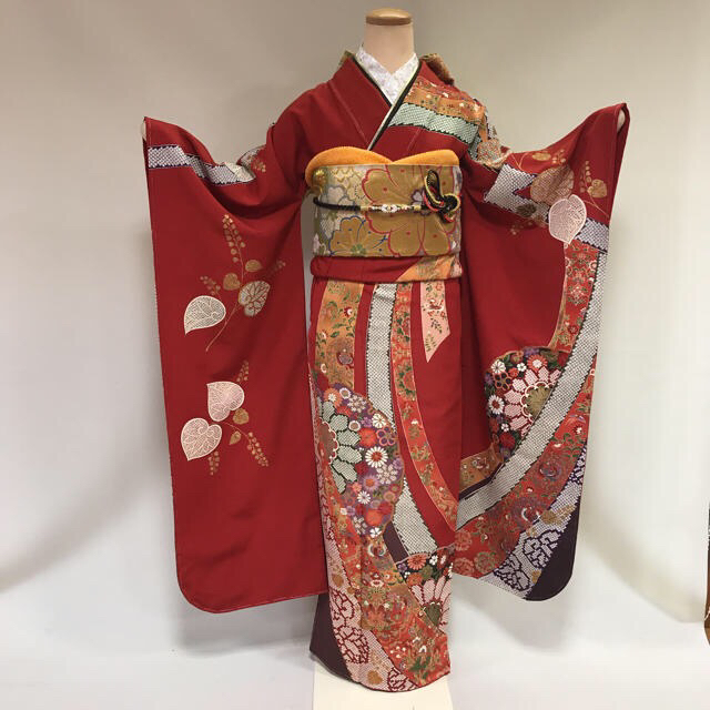【新品】上品な縮緬地の熨斗柄の振袖フルセット | フリマアプリ ラクマ