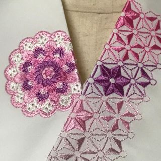 ⑶化繊の刺繍半衿☆半身違いでオシャレ♫（ピンク・パープル）大輪の花(和装小物)