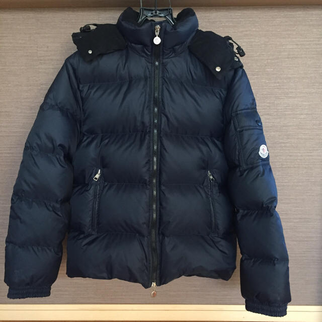 MONCLER バジーレ