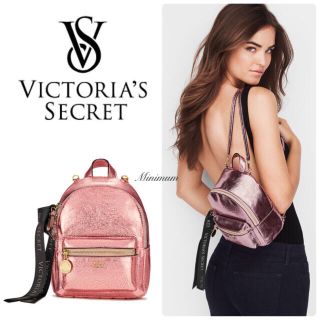 ヴィクトリアズシークレット(Victoria's Secret)のVSメタリックピンクミニバックパック(リュック/バックパック)