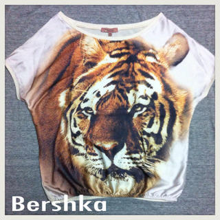 ベルシュカ(Bershka)のBershka 🐯トップス(Tシャツ(半袖/袖なし))