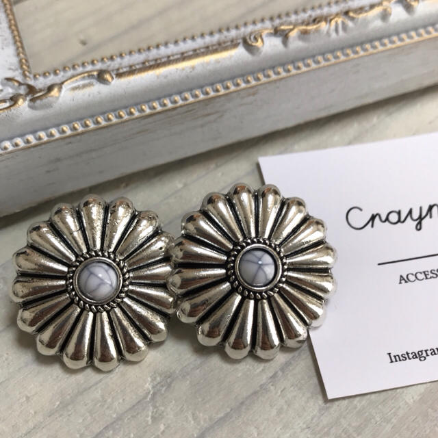 【27】Daisy flower white ハンドメイドのアクセサリー(ピアス)の商品写真