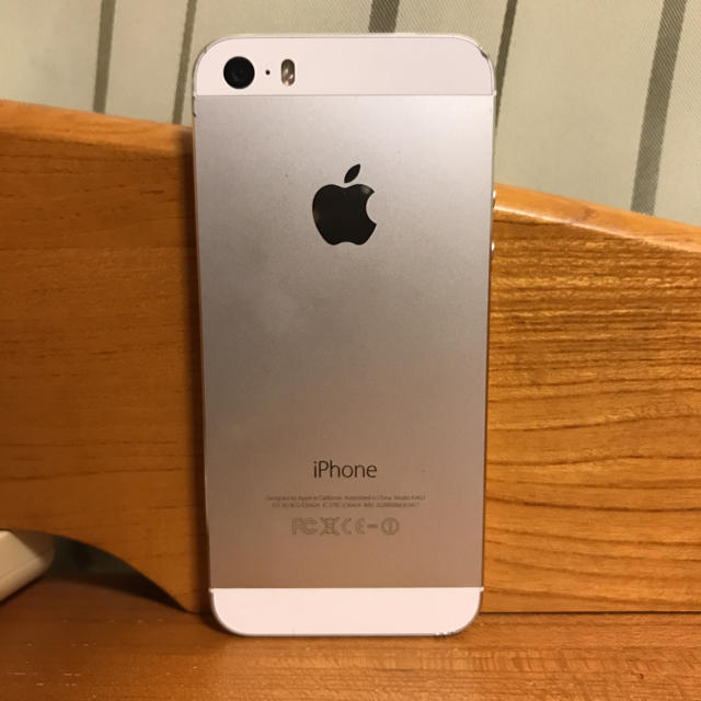 iPhone(アイフォーン)のテテテニス様専用 iPhone5s シルバー 16GB  A1453 スマホ/家電/カメラのスマートフォン/携帯電話(スマートフォン本体)の商品写真