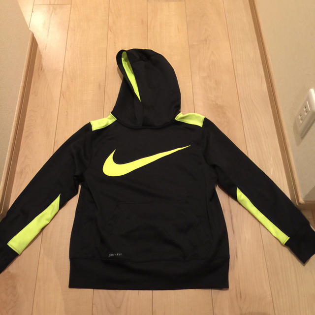 NIKE(ナイキ)のNIKE ジュニア 150センチ  トレーナー キッズ/ベビー/マタニティのキッズ服男の子用(90cm~)(Tシャツ/カットソー)の商品写真