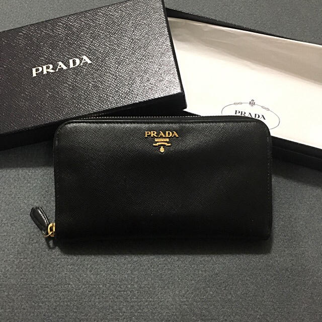 PRADA(プラダ)の美品 プラダ ラウンドファスナー 長財布 正規品 レディースのファッション小物(財布)の商品写真