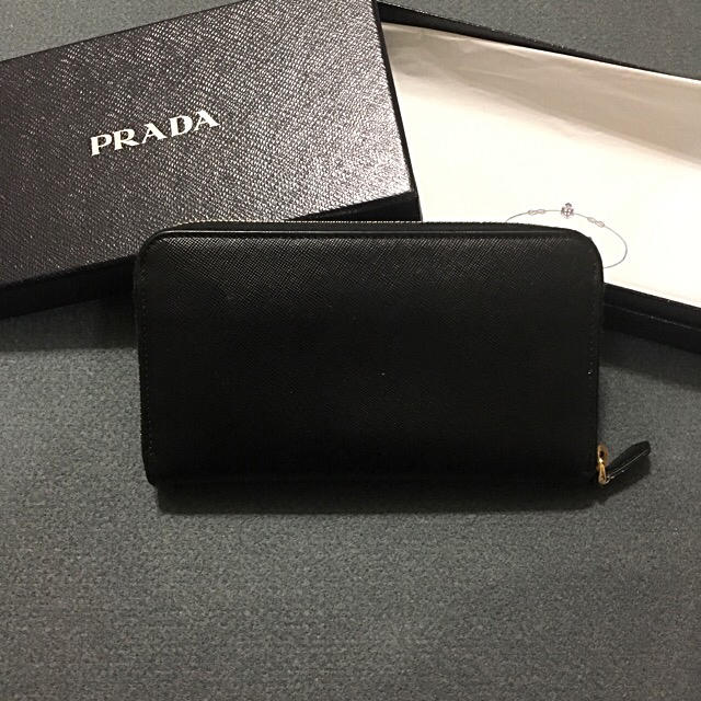 PRADA(プラダ)の美品 プラダ ラウンドファスナー 長財布 正規品 レディースのファッション小物(財布)の商品写真