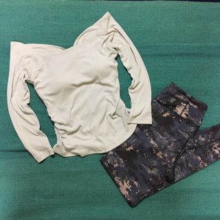 emmi yoga カップ付きトップス(ヨガ)