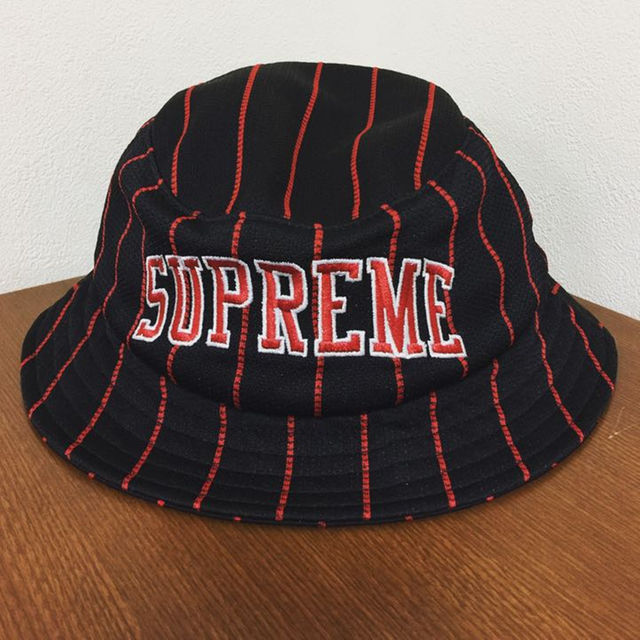 Supreme(シュプリーム)のstripe mesh crusher メンズの帽子(その他)の商品写真