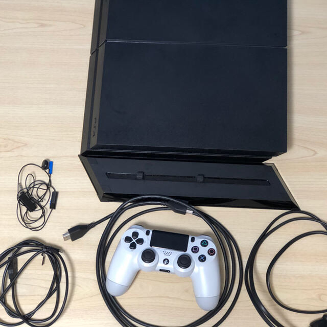 PlayStation4(プレイステーション4)のPS4 ジェットブラック500G 美品 エンタメ/ホビーのゲームソフト/ゲーム機本体(家庭用ゲーム機本体)の商品写真