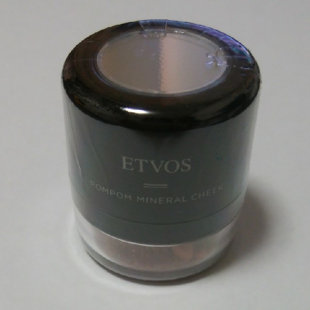 ETVOS(エトヴォス)の未使用 ETVOS エトヴォス ポンポンミネラルチーク アプリコットベージュ コスメ/美容のベースメイク/化粧品(チーク)の商品写真