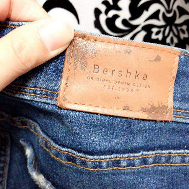 Bershka(ベルシュカ)のBershka 34インチ 裾カットダメージスキニー レディースのパンツ(スキニーパンツ)の商品写真