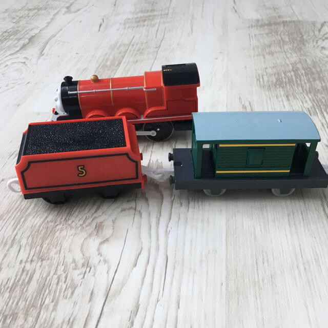 Takara Tomy(タカラトミー)のプラレール トーマス ジェームスと貨車 キッズ/ベビー/マタニティのおもちゃ(電車のおもちゃ/車)の商品写真