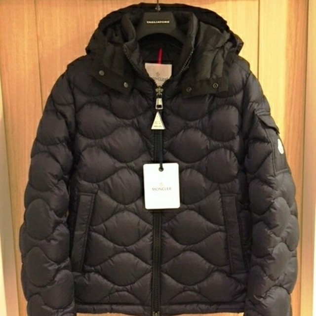 MONCLER(モンクレール)の専用 メンズのジャケット/アウター(ダウンジャケット)の商品写真