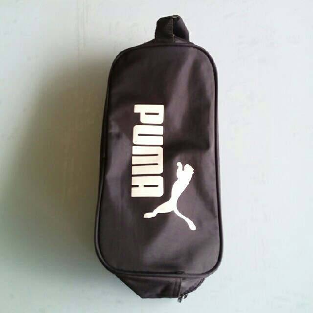 PUMA(プーマ)のpuma プーマ シューズ入れ　 キッズ/ベビー/マタニティのこども用バッグ(シューズバッグ)の商品写真