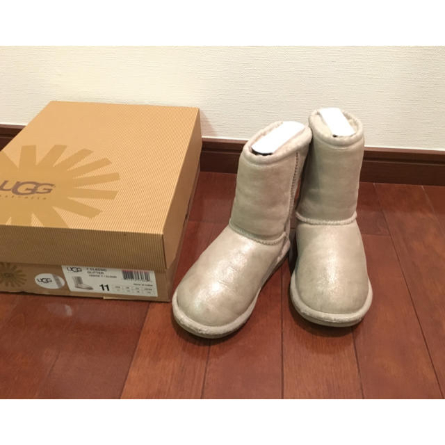 UGG(アグ)の正規品 美品 UGG australia 17cm  クラウド(アイボリー系) キッズ/ベビー/マタニティのキッズ靴/シューズ(15cm~)(ブーツ)の商品写真