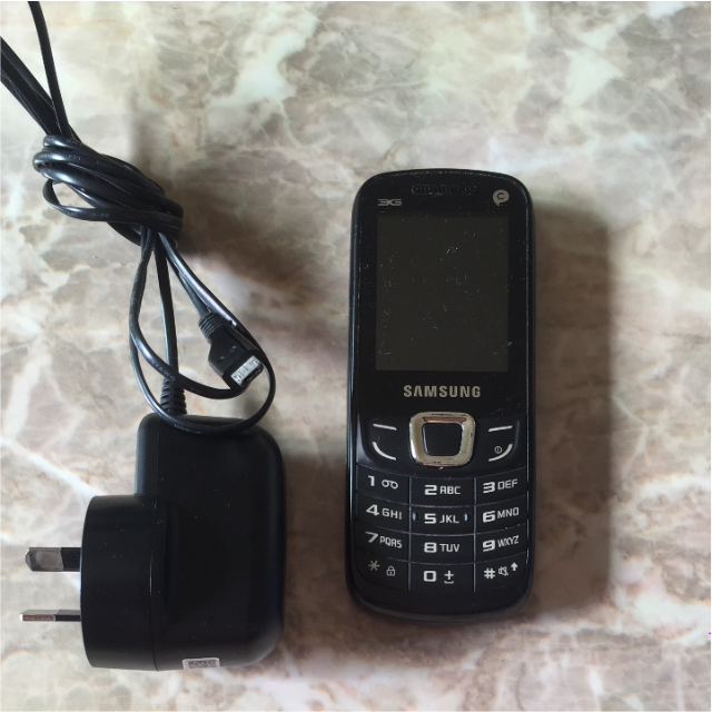 Samsung ワーホリ 携帯電話の通販 By Joru Chan Shop サムスンならラクマ