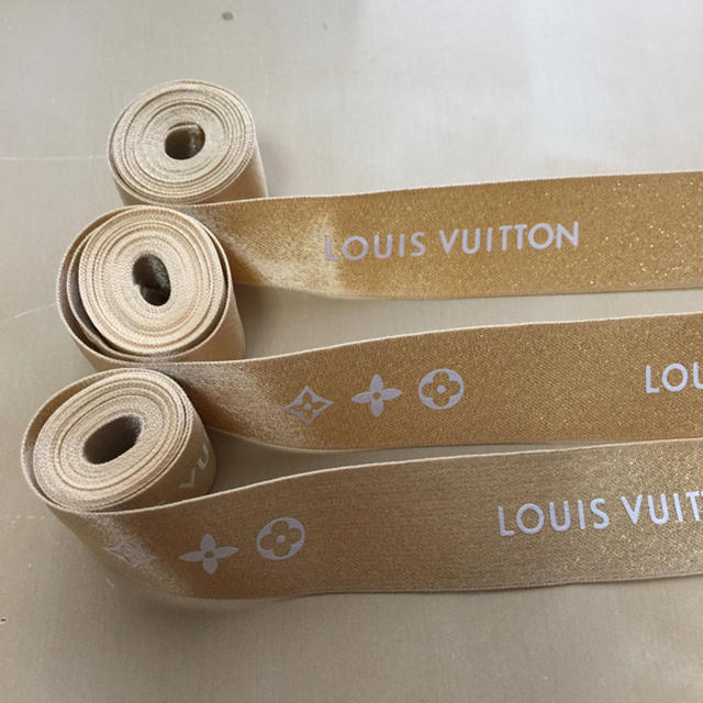 LOUIS VUITTON(ルイヴィトン)のさっちゃん様 LOUIS VUITTON ラッピングリボン レディースのバッグ(ショップ袋)の商品写真