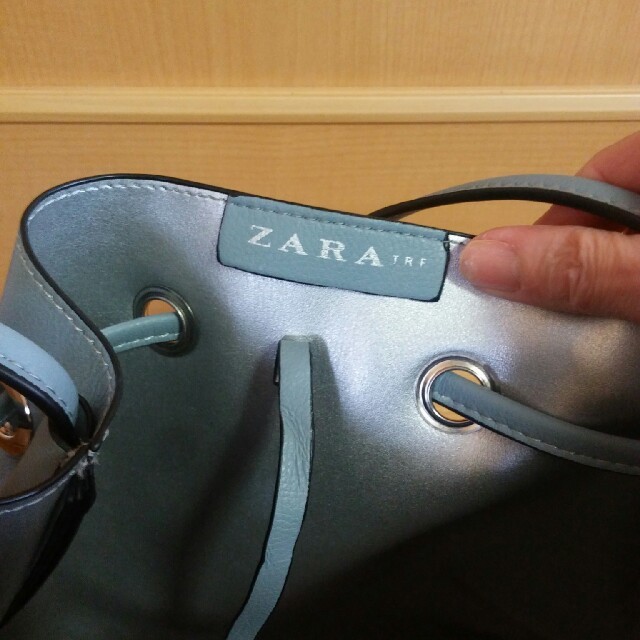 ZARA(ザラ)のZARA　2way　巾着型バッグ　ショルダー付き レディースのバッグ(ショルダーバッグ)の商品写真