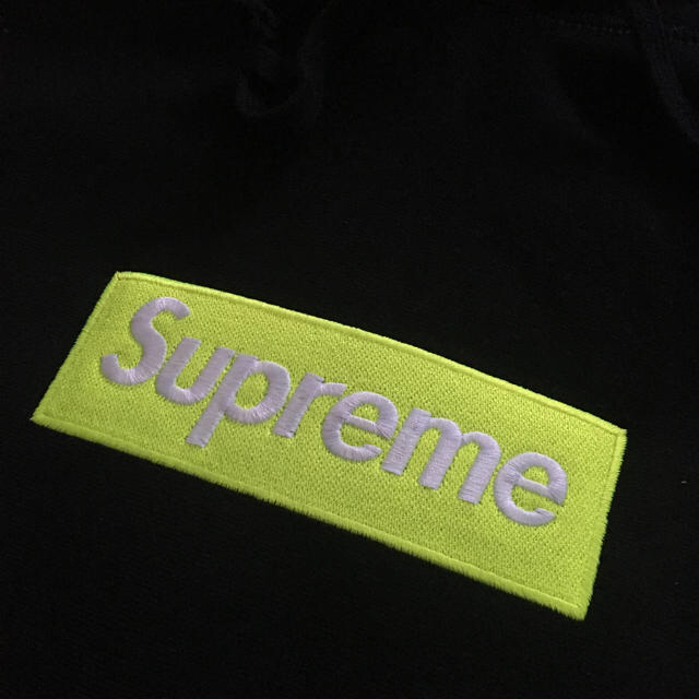 Supreme(シュプリーム)のMサイズ supreme BOX LOGO Hooded Sweatshirt  メンズのトップス(パーカー)の商品写真