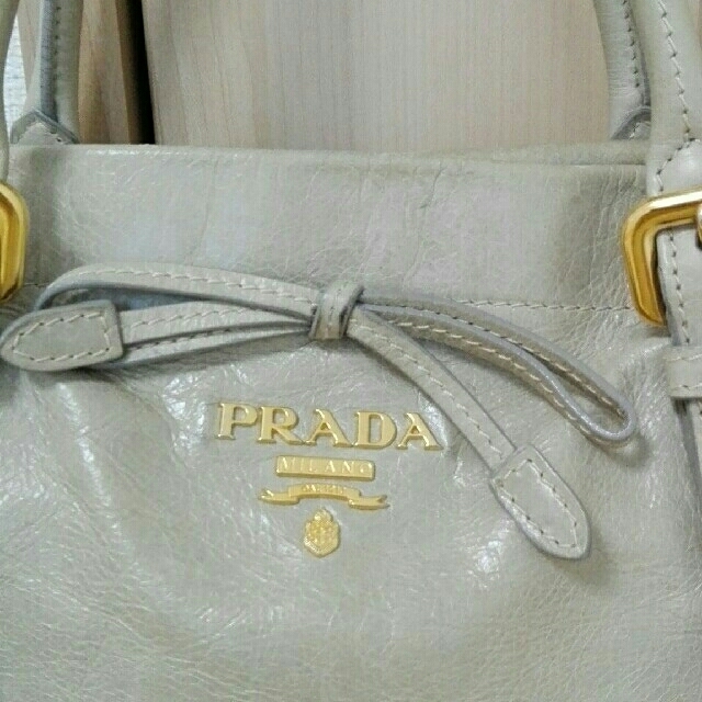 PRADA(プラダ)のPRADA　レザーハンドバッグ レディースのバッグ(ハンドバッグ)の商品写真