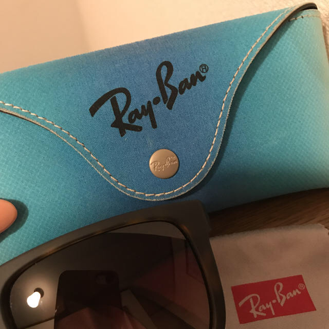 Ray-Ban(レイバン)のRayBan サングラス レディースのファッション小物(サングラス/メガネ)の商品写真