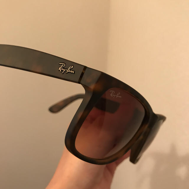 Ray-Ban(レイバン)のRayBan サングラス レディースのファッション小物(サングラス/メガネ)の商品写真