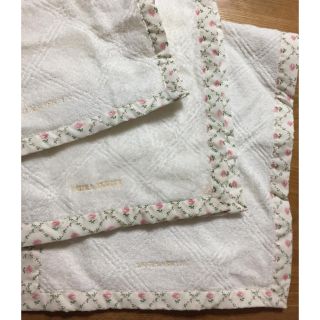 ローラアシュレイ(LAURA ASHLEY)の❤︎最終値下げ ローラ アシュレイ 新品未使用 可愛い花柄のタオル 3枚組❤︎(タオル/バス用品)