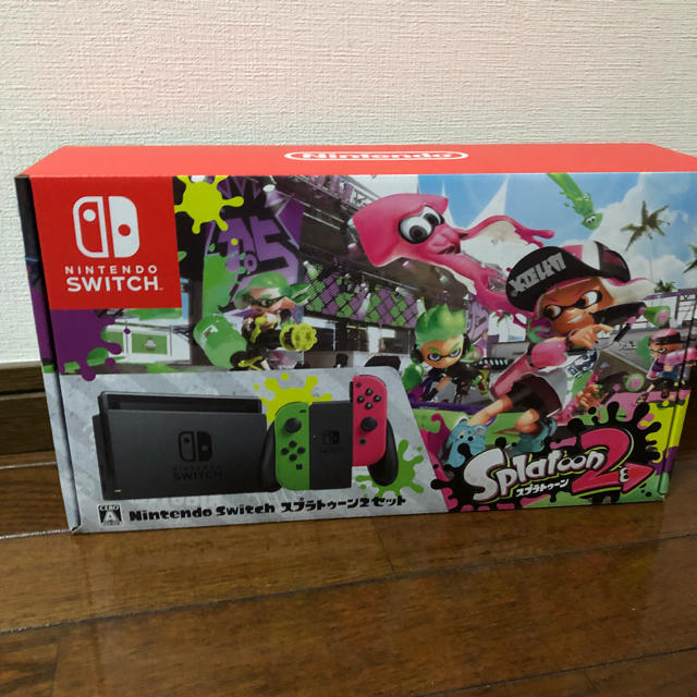 Nintendo Switch(ニンテンドースイッチ)のニンテンドースイッチ スプラトゥーン2同封版 マリオカート8付き エンタメ/ホビーのゲームソフト/ゲーム機本体(家庭用ゲーム機本体)の商品写真