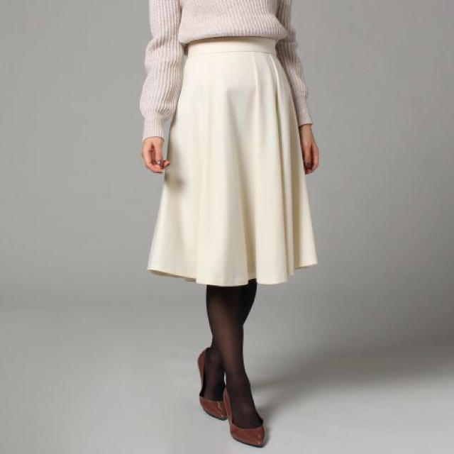 UNTITLED(アンタイトル)の今季 新品未使用タグ付き アシメ圧縮ウールスカート レディースのスカート(ひざ丈スカート)の商品写真