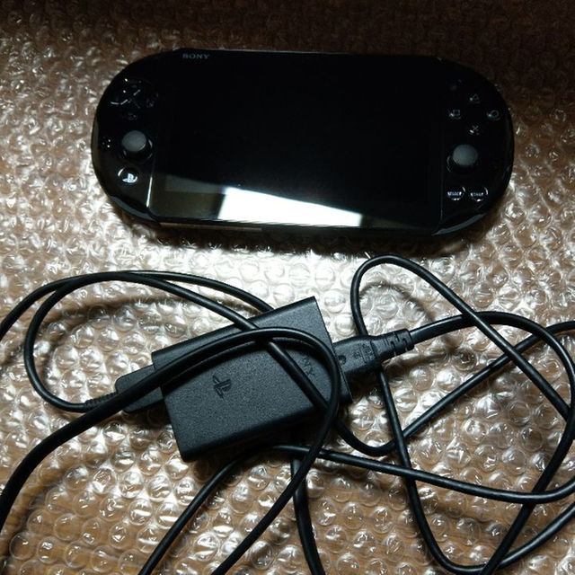 psvita PCH-2000 充電器付き+8G